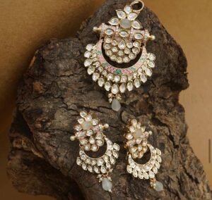Stone Earings With Pendant